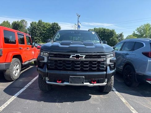 Used 2023 Chevrolet Silverado 1500 ZR2 AWD/4WD image 2