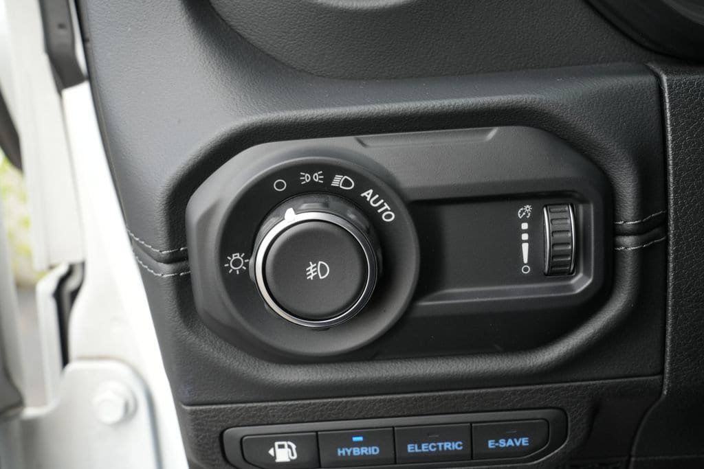 Used 2024 Jeep Wrangler Unlimited Sahara w/ Technology Group AWD/4WD image 45