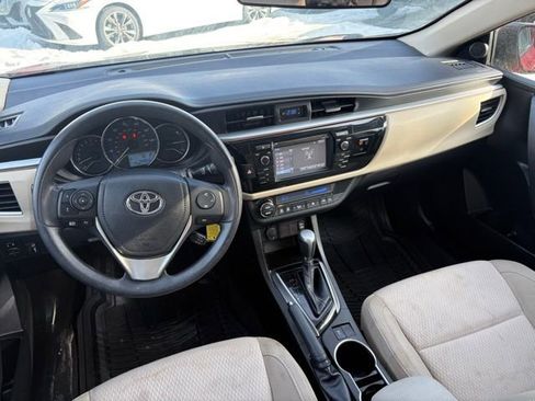 Used 2015 Toyota Corolla LE image 19