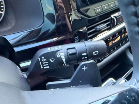 Used 2025 Nissan Pathfinder SL FWD image 31