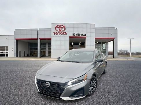 Used 2025 Nissan Altima 2.5 SV FWD image 1