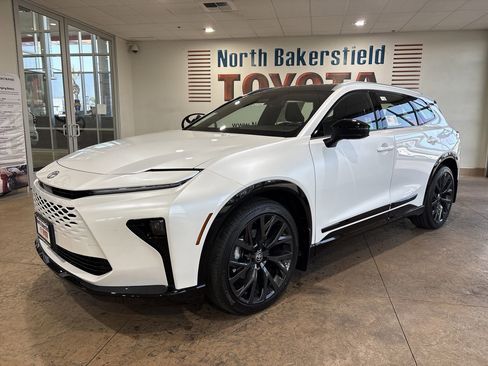 New 2025 Toyota Crown Signia image 1