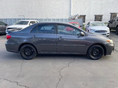 Used 2011 Toyota Corolla LE image 2