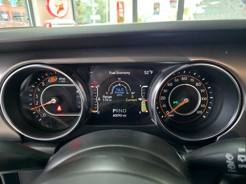 Used 2022 Jeep Wrangler Unlimited Sport image 27