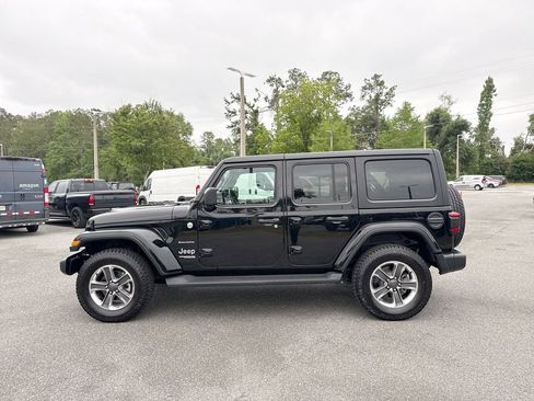 Used 2022 Jeep Wrangler Unlimited Sahara w/ LED Lighting Group AWD/4WD image 6