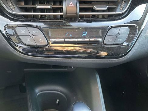 Used 2021 Toyota C-HR LE image 38