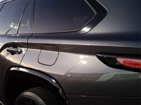 Certified 2023 Toyota Sequoia Platinum image 9