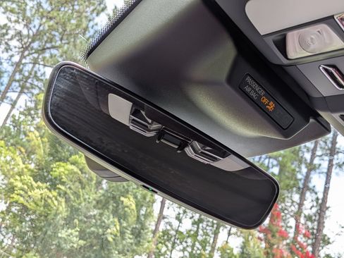 Certified 2026 Porsche Macan AWD/4WD image 18