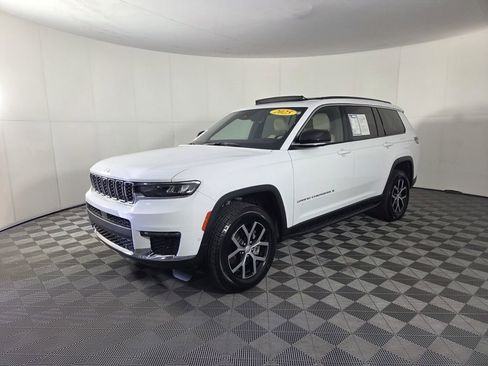 Certified 2025 Jeep Grand Cherokee L Limited w/ Luxury Tech Group II image 4