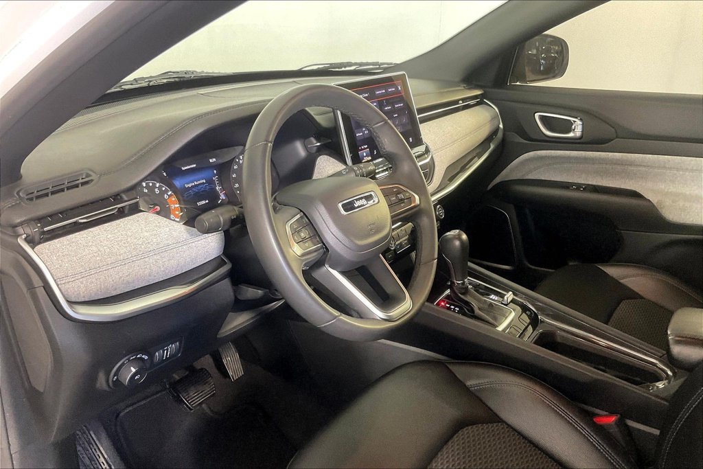 Used 2024 Jeep Compass Latitude AWD/4WD image 15