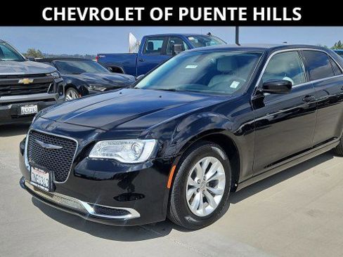 Used 2015 Chrysler 300 Limited RWD image 1