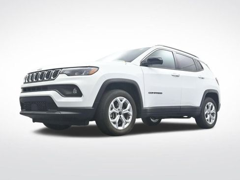 Used 2025 Jeep Compass Latitude AWD/4WD image 30