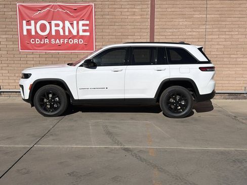 New 2026 Jeep Grand Cherokee Altitude AWD/4WD image 2