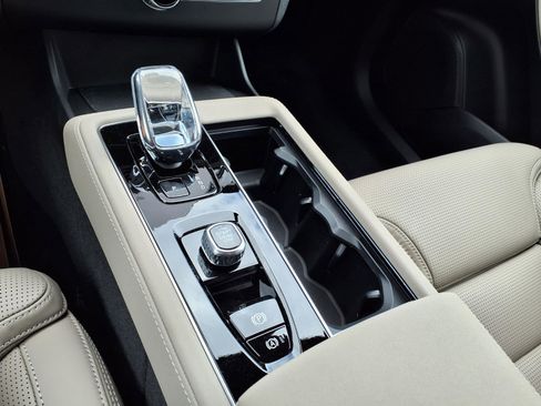 New 2026 Volvo XC90 B5 Ultra w/ Protection Package Premier image 14