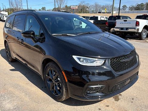 New 2026 Chrysler Pacifica Select w/ S Appearance Package FWD image 5