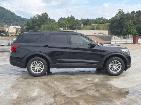 New 2026 Ford Explorer Active AWD/4WD image 2