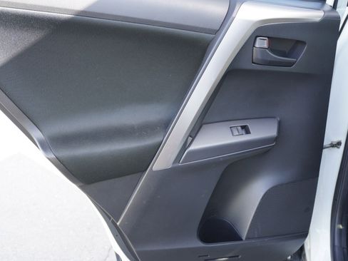 Used 2018 Toyota RAV4 LE image 12