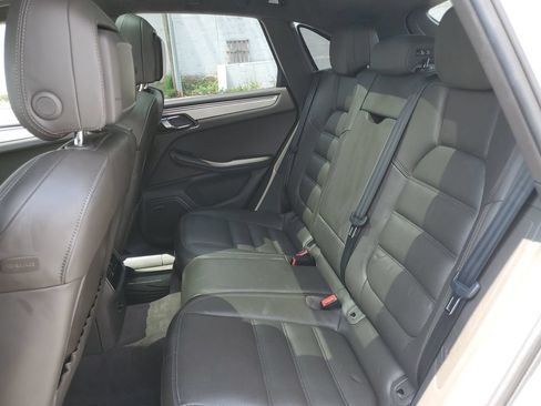 Used 2016 Porsche Macan Turbo AWD/4WD image 31