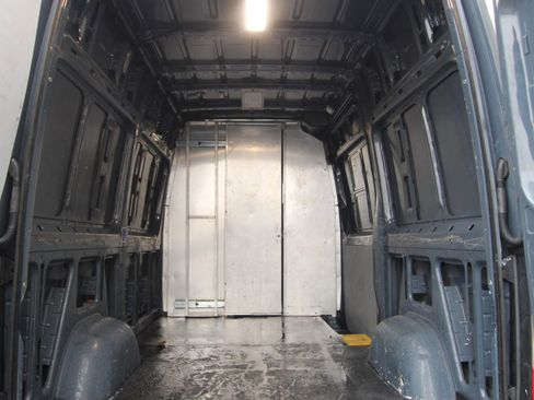 Used 2019 Mercedes-Benz Sprinter 144 image 10