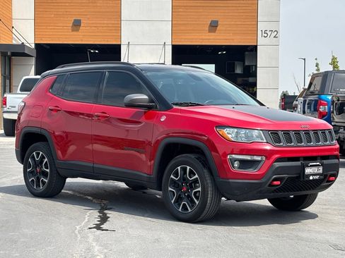 Used 2019 Jeep Compass Trailhawk w/ Cold Weather Group AWD/4WD image 1