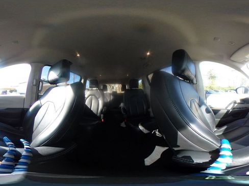 Used 2023 Chrysler Pacifica Touring-L FWD image 44