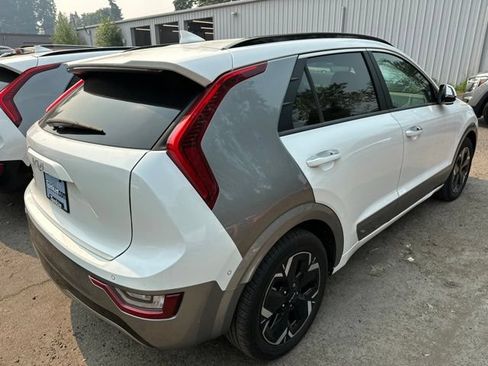 Used 2023 Kia Niro Wave FWD image 6