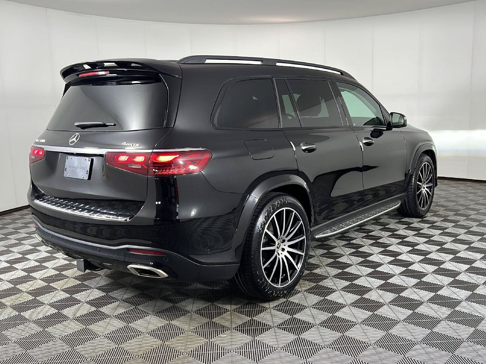 Used 2024 Mercedes-Benz GLS 580 4MATIC image 5