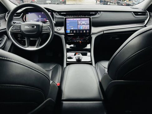 Used 2023 Jeep Grand Cherokee L Limited w/ Black Appearance Package image 26