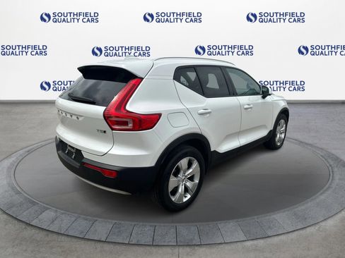 Used 2022 Volvo XC40 T5 Momentum AWD/4WD image 7