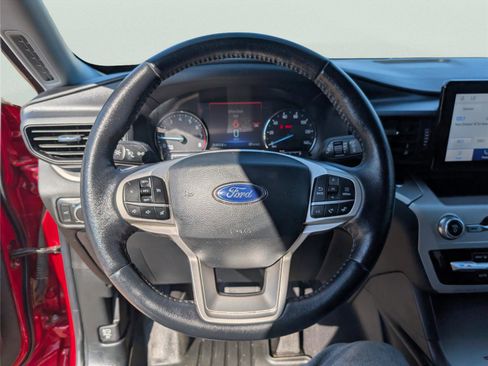 Used 2022 Ford Explorer XLT RWD image 64
