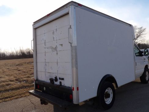 Used 2011 Ford E-350 and Econoline 350 Super Duty RWD image 4