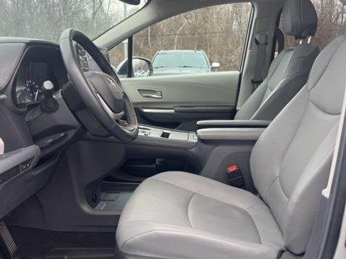 Certified 2024 Toyota Sienna XLE image 7