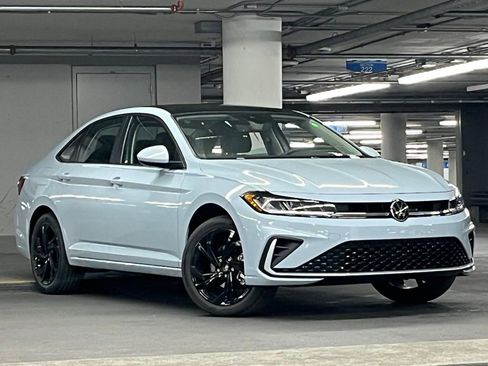 New 2026 Volkswagen Jetta SE image 2