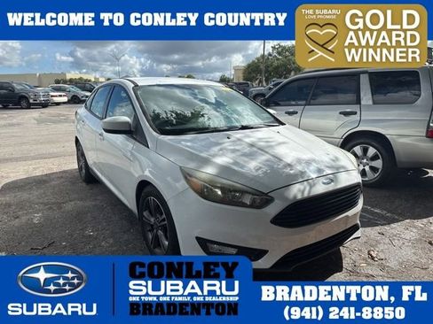 Used 2018 Ford Focus SE w/ SE Appearance Package FWD image 1