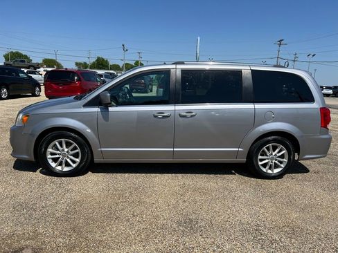 Used 2018 Dodge Grand Caravan SXT FWD image 2