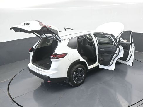 Used 2024 Nissan Rogue SV image 68