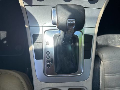 Used 2010 Volkswagen CC Sport FWD image 16