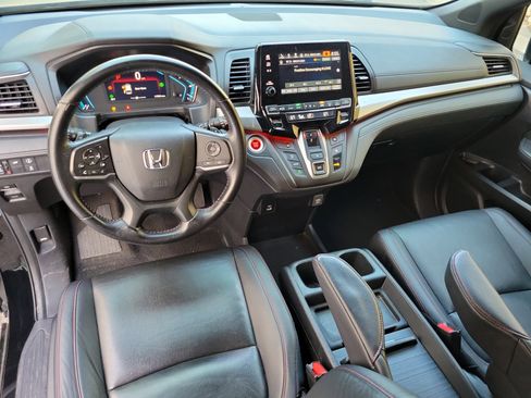 Used 2023 Honda Odyssey Sport image 15