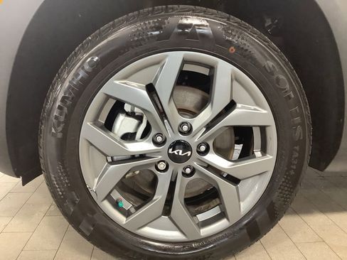 Certified 2025 Kia Seltos LX AWD/4WD image 9