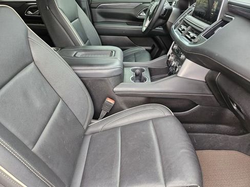 Used 2024 GMC Yukon SLT w/ SLT Luxury Package image 15