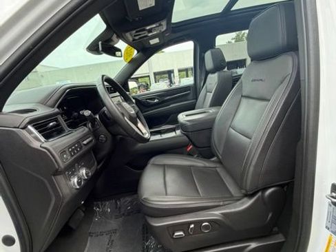 Used 2023 GMC Yukon Denali w/ LPO, Floor Liner Package AWD/4WD image 10