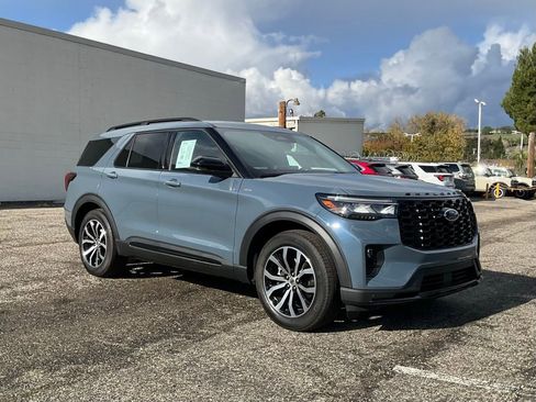 Used 2025 Ford Explorer ST-Line image 8