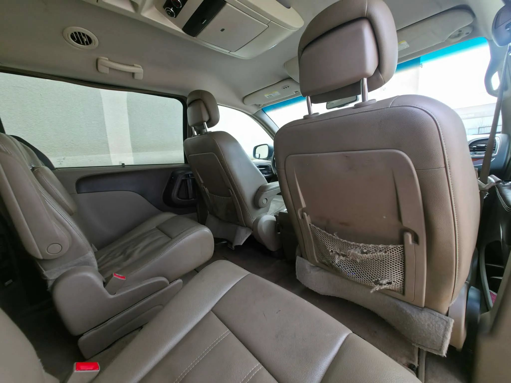 Used 2014 Chrysler Town & Country Touring FWD image 15