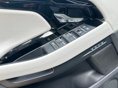 Used 2025 Land Rover Range Rover Evoque Dynamic SE image 10