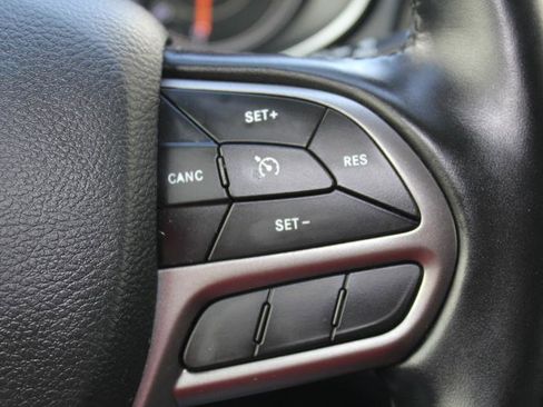 Used 2021 Jeep Cherokee Latitude Plus image 29