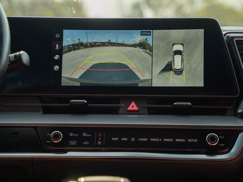 Used 2024 Kia Sportage SX image 33