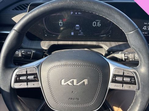 Used 2023 Kia Telluride EX w/ EX Captain's Chair Package image 7