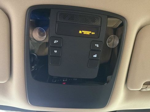 Used 2024 Kia Carnival LX FWD image 21