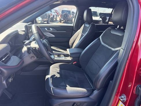 Used 2025 Ford Explorer ST image 11