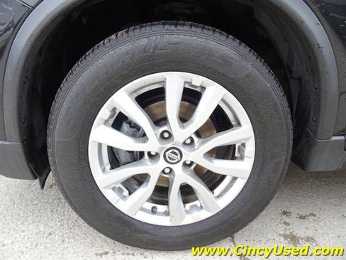 Used 2018 Nissan Rogue SV w/ Sun & Sound Touring Package AWD/4WD image 30